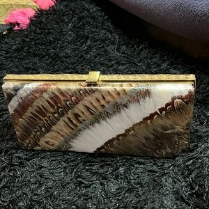 VINTAGE FEATURED CLUTCH PURSE